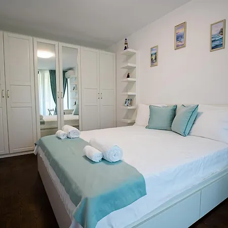 Stylish 1-bd In St Constantine And Helena By Flat Mаnager Apartment *